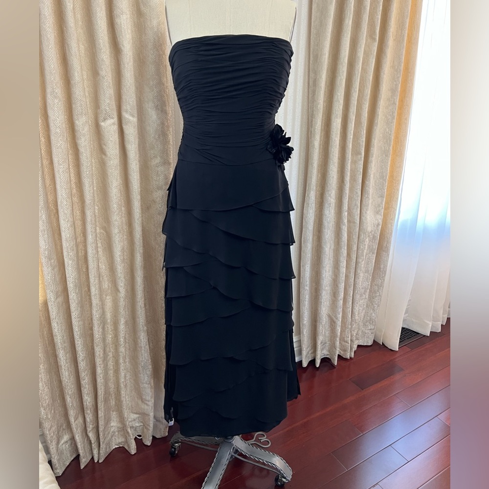 Kay I get New York black gown size 6 length about 44 inches from the side